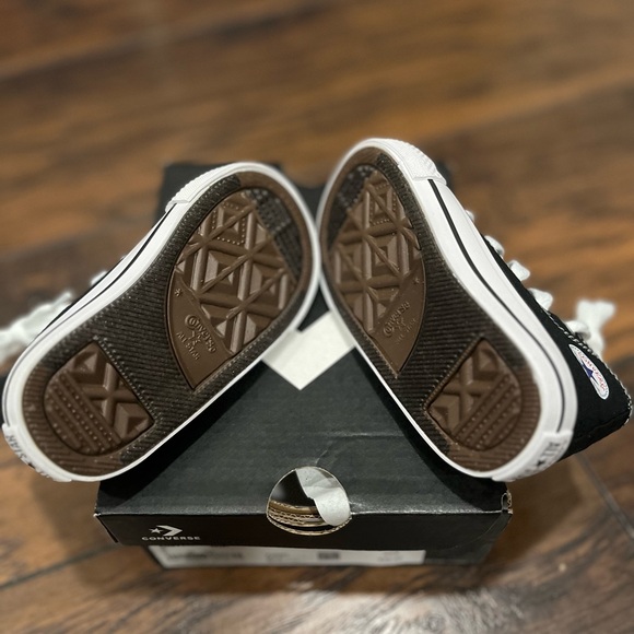 Infant Converse sneakers - BRAND NEW - never worn!!! - Picture 6 of 6